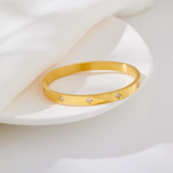 O1CN01qTVyzW25wjbhWUKyA_3529117591-0-cib.jpg Stainless Steel Plum Blossom Bangle 649584568930