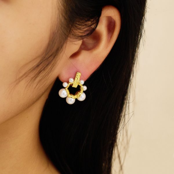 O1CN01rDMzRJ25wjRhVF7Dw_3529117591-0-cib.jpg Stainless Steel Pearl Hoop Earrings 756784087822
