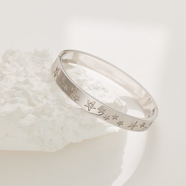 O1CN01rVfUam25wjNyFnLVg_3529117591-0-cib.jpg Stainless Steel Star Rhinestone Bangle 724631046012