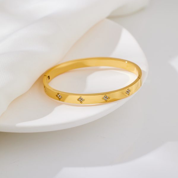 Stainless Steel Clover Bangle 682614923670