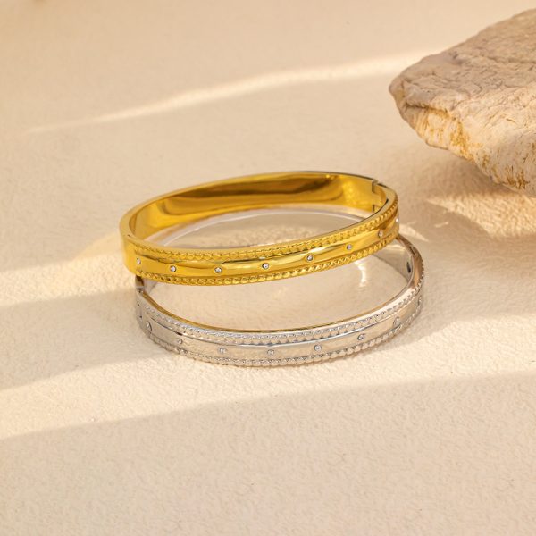 O1CN01uRFlER25wjcBXzbkb_3529117591-0-cib.jpg Stainless Steel Irregular Rhinestone Bangle 961192110201