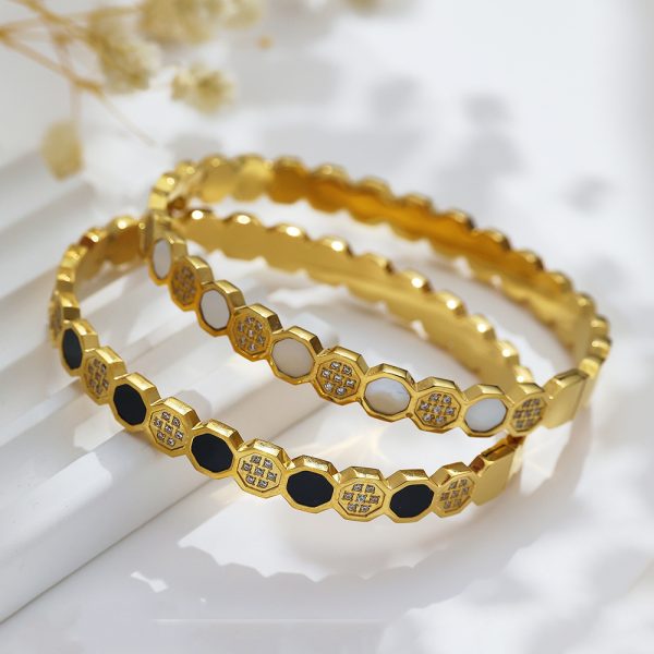 O1CN01v8WSdP25wjTfyIvs6_3529117591-0-cib.jpg Stainless Steel Honeycomb Bracelet 778110023588