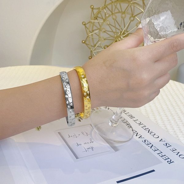 O1CN01xFiBGW25wjXhC5Vrb_3529117591-0-cib.jpg Stainless Steel Star Rhinestone Bangle 851274305998