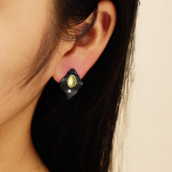 O1CN01xFw31U25wjRfrunkT_3529117591-0-cib.jpg Stainless Steel Clover Shell Earrings 756940769071