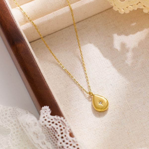 O1CN01xnfx6D25wjRZO3mAK_3529117591-0-cib.jpg Stainless Steel Zirconia Star Necklace 755240610097