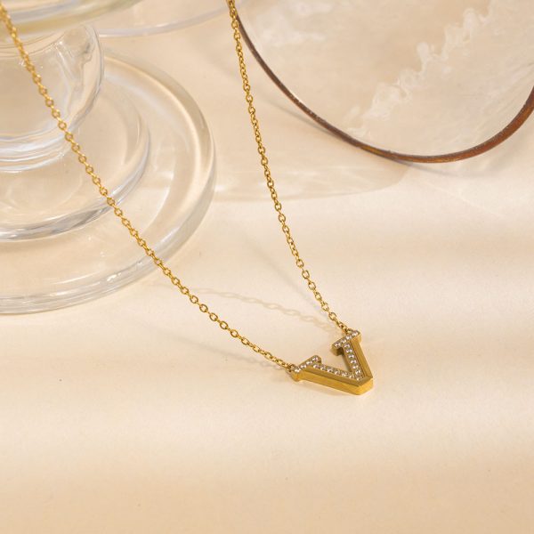 O1CN01zkrVH125wjZYGyeXh_3529117591-0-cib.jpg Stainless Steel Rhinestone Letter V Necklace 893592926979